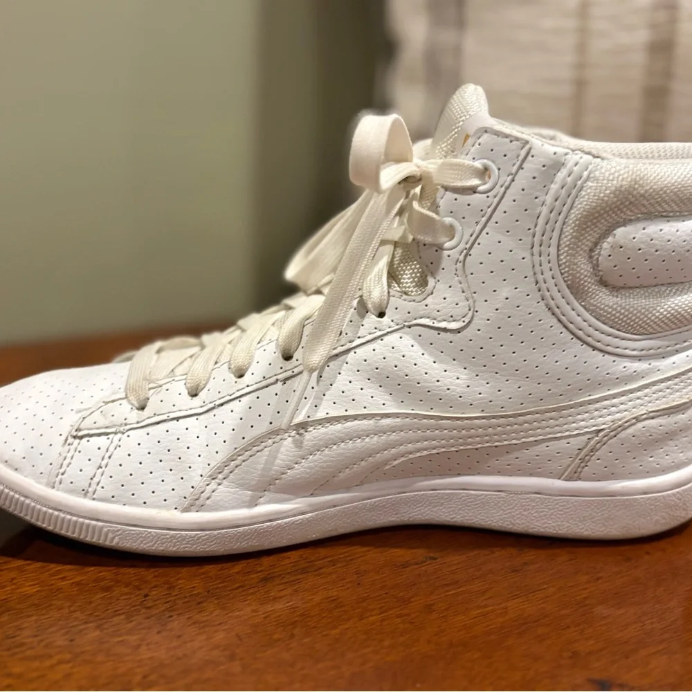 Women’s Puma white vikky mid high top 8.5 shoe. - Picture 7 of 8